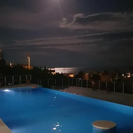 Yahsi Poolhouse *