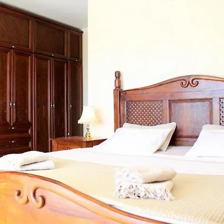 Yahsi Poolhouse فيلة *